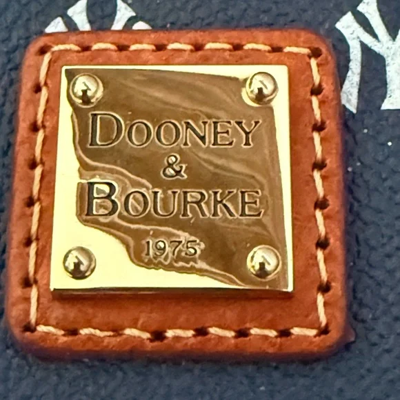 Dooney & Bourke NY Yankees Wristlet – Blue & Brown - Picture 2 of 3